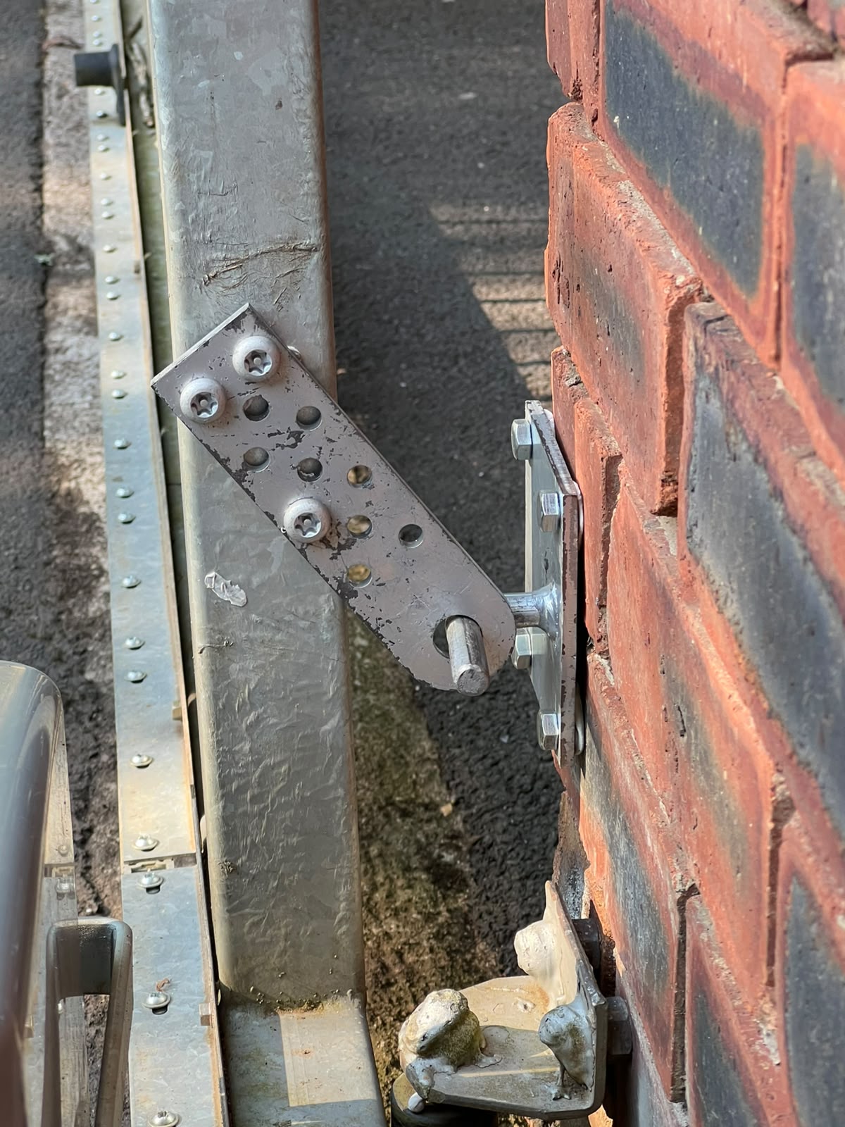 02 anti lift gatelock bracket installed 02 anti lift gatelock bracket installed